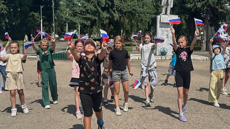 С ДНЁМ РОССИИ!.